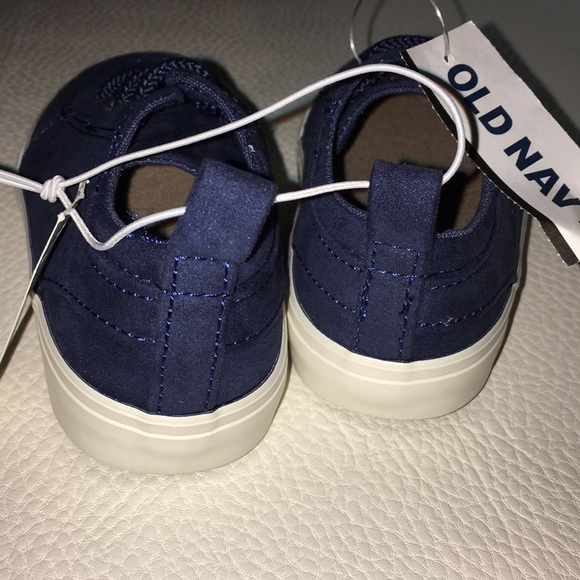 Toddlers size 5 Suede OLD NAVY SNEAKERS - Picture 3 of 6